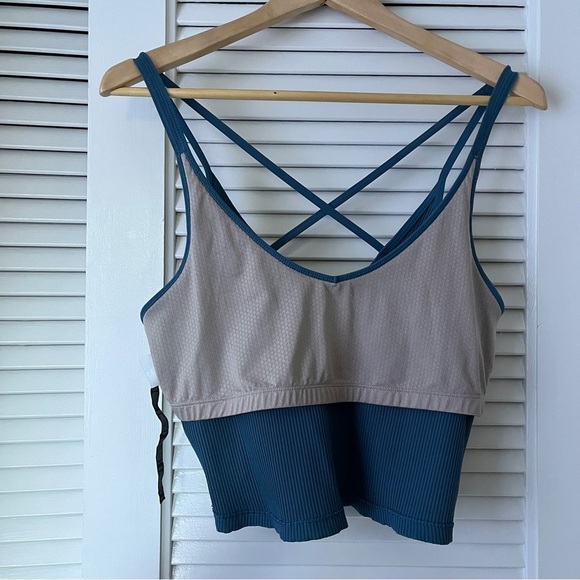 Vuori Ribbed Crop Tank w/ Built in Shelf Bra | Stone Blue | XL - Picture 7 of 10
